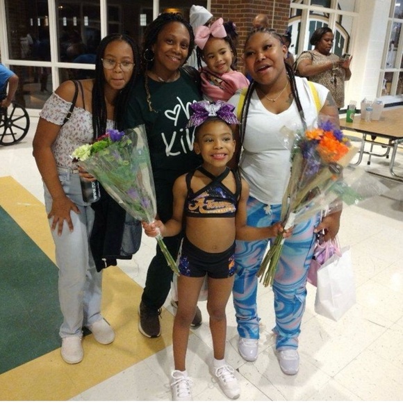 ✨✨Wanna be in the know?! Like this flyer to know when I’m going live ✨✨ - Picture 13 of 16